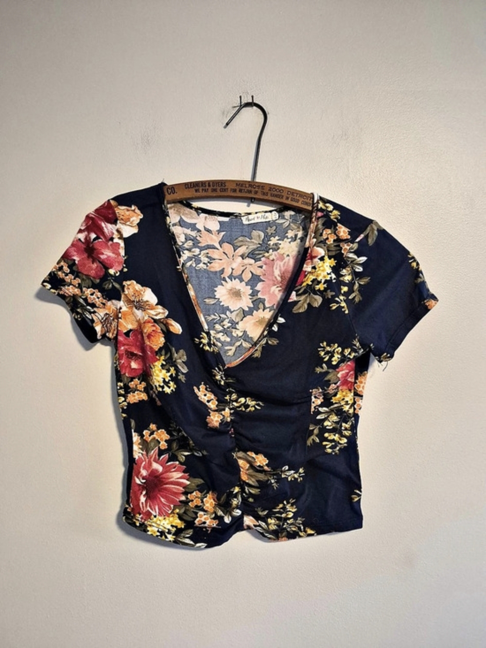 Heart & Hips Small Multicolored Floral Short Sleeve Vneck Top